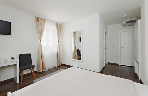 Jezerce Bed & Breakfast | Green lakes house 2