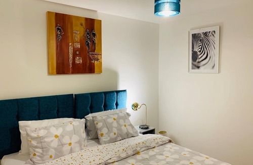 South Ockendon Apartment | Green Lantern, Private En-suite Double Room, Garden and Free Parking