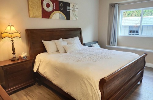 West Kelowna Estates House | Green Leaf 2 BDRM 1 BTH Suite w/Private Entryn