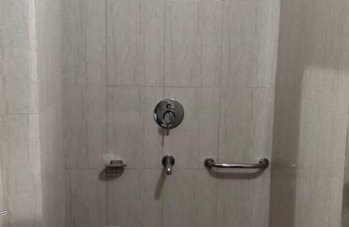 Jhansi Hotel | Green Leaf