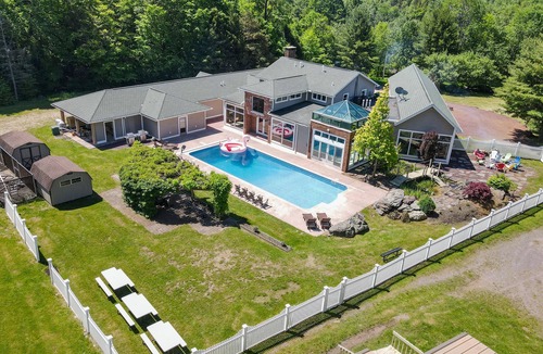 Blakeslee Villa | Green Majesty: Luxe Getaway