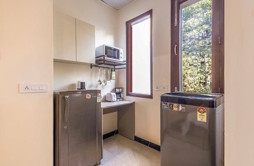 Sector 40 Apartment | Green Oasis , Spacious & Calm.
