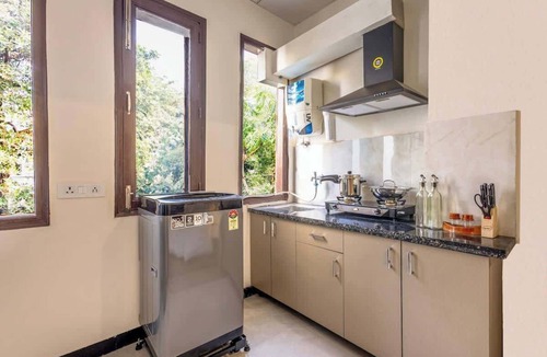 Sector 40 Apartment | Green Oasis , Spacious & Calm.
