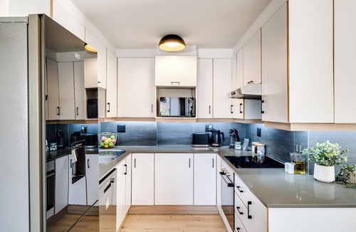 Three Anchor Bay Apartment | Green Point Modern 2bed Apartment Azura Atlantic