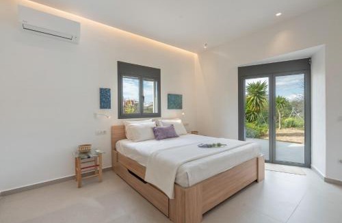 Aegina Town House | Green & Purple