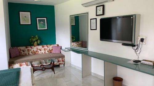 Meerut Apartment | Green Serene Abode