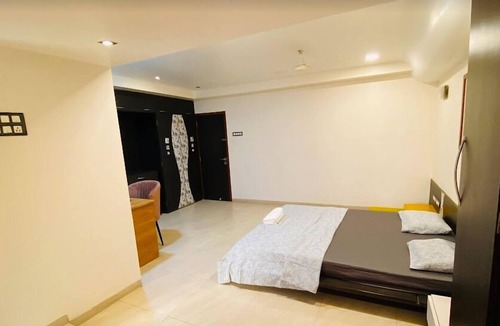 Bandra East Apartment | Green Stay