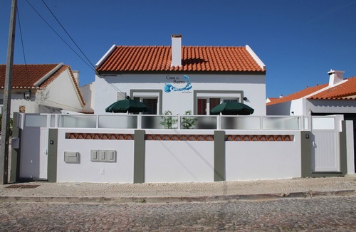 Peniche de Cima Apartment | Green Studio with private patio, 200 meters, 3 min by foot Beach of Peniche