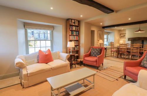 Windermere House | Green Yew