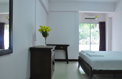 Ramkhamhaeng Hotel | GreenHouse