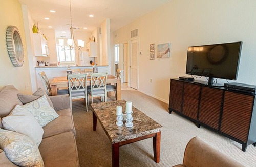 Naples Condo | GreenLinks/Updated Lely Condo; w/Office space-Lake Views-Resort Amenities