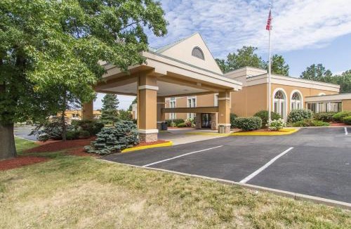 Wickliffe Hotel | GreenRidge Hotel