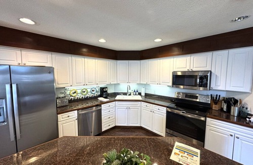 West Dover Villa | Greenspring Townhome- Shuttle, Pool, Hot Tub & Gym
