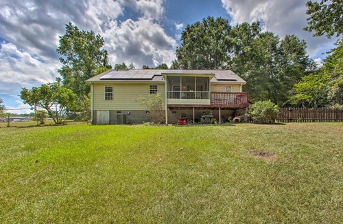 Greenville House | Greenville Cottage with Private Backyard and Deck