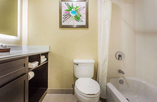 Greer Hotel | Greenville-Spartanburg Intl Queen Suite w/BF, Pool