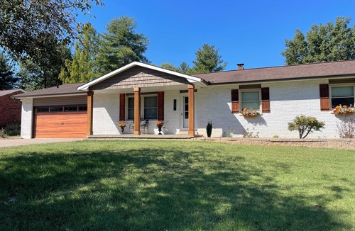 Jackson House | Greenway Getaway~Charming 3-bedroom, 3 BA home in the heart of Jackson, Missouri