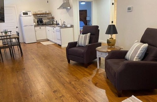 Altamont House | Greeter Falls Lodge Suite 5