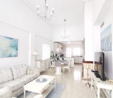 Sucina Villa | Gregorys Poolside Villa