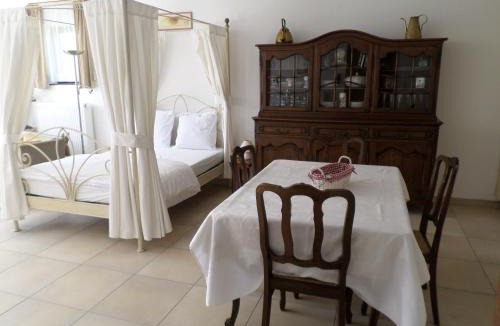 Somme-Leuze Apartment | Gremin