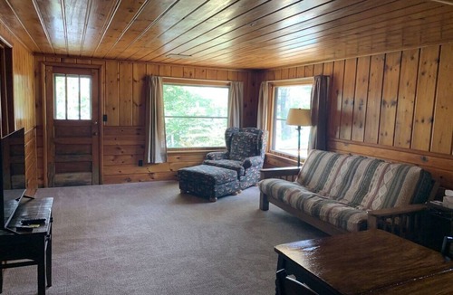 Woodruff Cabin | Gresham Shores - Hungry Bear - PET FRIENDLY