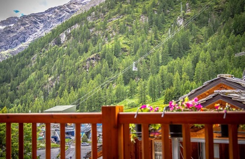 Tschaval Apartment | Gressoney La Trinitè Bilo with View and 4pax AMLodge
