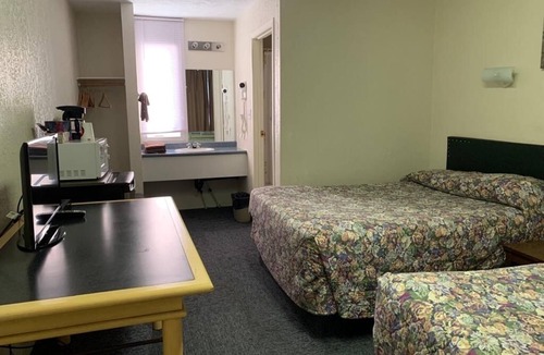 Castor Hotel | Grey Goose Motel