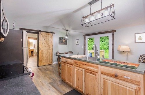 Logan House | Grey Pines | Private Hot Tub · Dog-Friendly · Couples Cabin · Hocking Hills