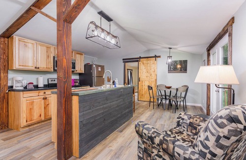 Logan House | Grey Pines | Private Hot Tub · Dog-Friendly · Couples Cabin · Hocking Hills