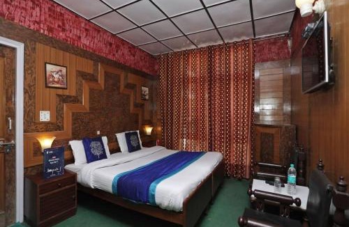 Mallital Hotel | GRG Hotel Ankur Lake View Mall Road Nainital -Comfortable Stay with Family