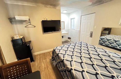 Riverside Rancho Hotel | Griffith Park Motel - LA Hollywood Area