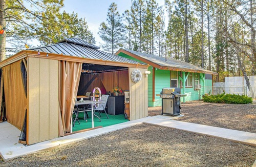 Show Low Cottage | Grill, Fire Pit: Pet-friendly Lakeside Cottage!