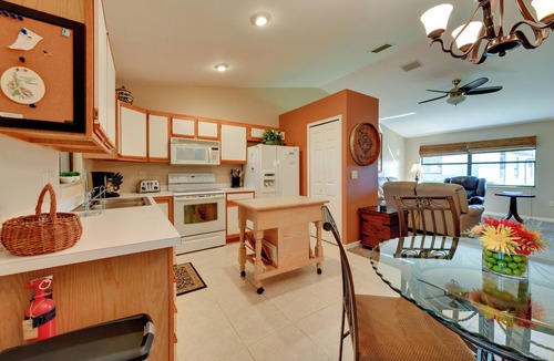 Highland Villa | Grill, Lanai & Pool Access: Charming Sebring Villa