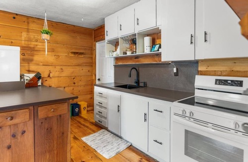 Scotia Cottage | Grinmore Lakeside Hideaway with Panoramic View