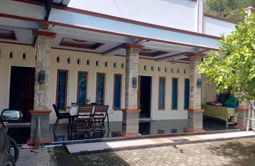 Mertoyudan House | Griya tee homestay syariah
