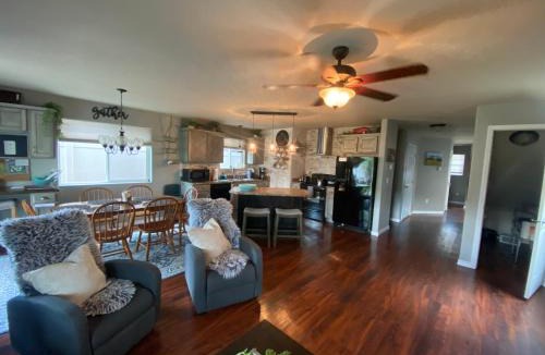 Columbia Falls House | Grizzly Glacier