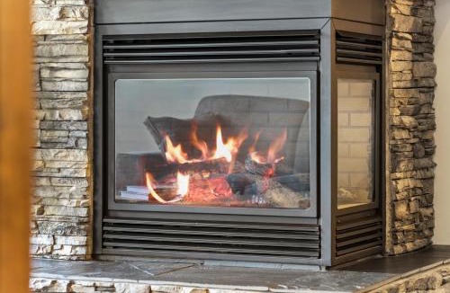 Radium Hot Springs Apartment | Grizzly Springs Outdoor Pool Hot Tub Fireplace
