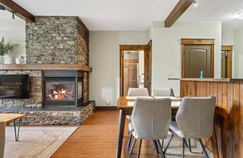 Radium Hot Springs Apartment | Grizzly Springs Outdoor Pool Hot Tub Fireplace