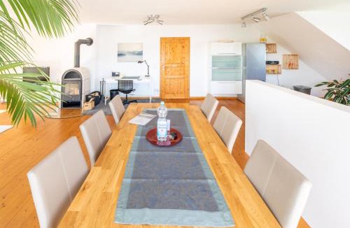 Adelsdorf Apartment | Große 120 qm Ferienwohnung für 6-12 Personen mit Parkplatz nahe Bamberg