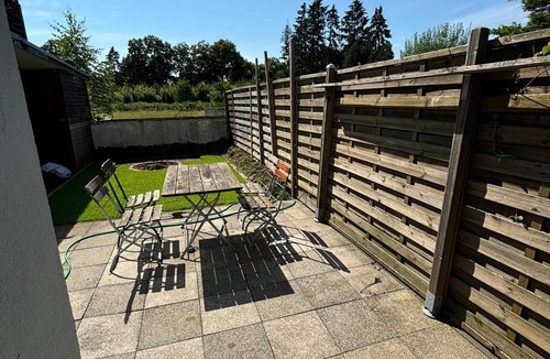 Obermenzing Apartment | Große Ferienwohnung mit Privatem Garten Neben Erholungsgebiet Schloss Blutenburg