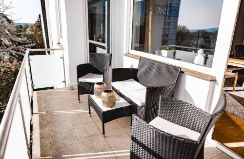Bayreuth Apartment | Große moderne Designer-Wohnung für Urlaub und Business - 3 Schlafzimmer, Küche, Büro, Terrasse und 2 kostenlose Parkplätze