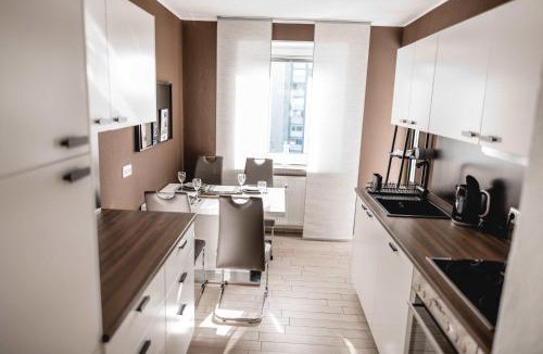 Bayreuth Apartment | Große moderne Designer-Wohnung für Urlaub und Business - 3 Schlafzimmer, Küche, Büro, Terrasse und 2 kostenlose Parkplätze