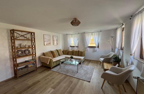 Rosengarten Apartment | Große, ruhige Wohnung in Rosengarten - Parkplätze - 3 Schlafzimmer - Fahrradraum