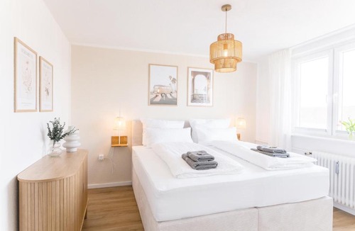 Stadtmitte Apartment | Große Wohnung Wolfsburg Fußgängerzone mit Parkplatz & Küche