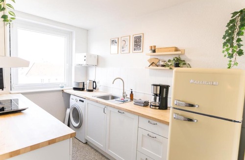 Stadtmitte Apartment | Große Wohnung Wolfsburg Fußgängerzone mit Parkplatz & Küche