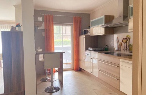 Wackersdorf Apartment | Großes, helles Appartement (90qm) für bis zu 6 Personen in Seenähe