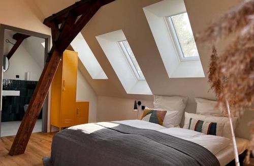 Fliegenberg Apartment | Großzügiges, Helles Studio Direkt an der Elbe
