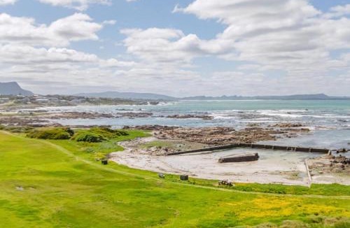 Van Dyks Bay Apartment | Groot Kabeljou Oceanfront Family Fun Kleinbaai