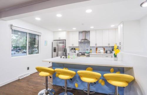 Westminster House | Groovy Getaway With 4 KING Beds And A Hot Tub