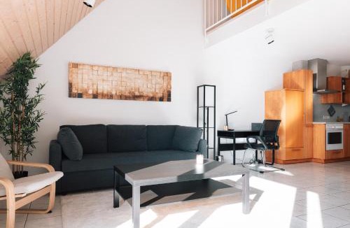 Bernhausen Apartment | Grosse Galerie-Wohnung für 7 Gäste - Airport Messe Stuttgart - Balkon - Parkplatz
