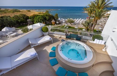 Polignano a Mare Hotel | Grotta Palazzese Beach Hotel